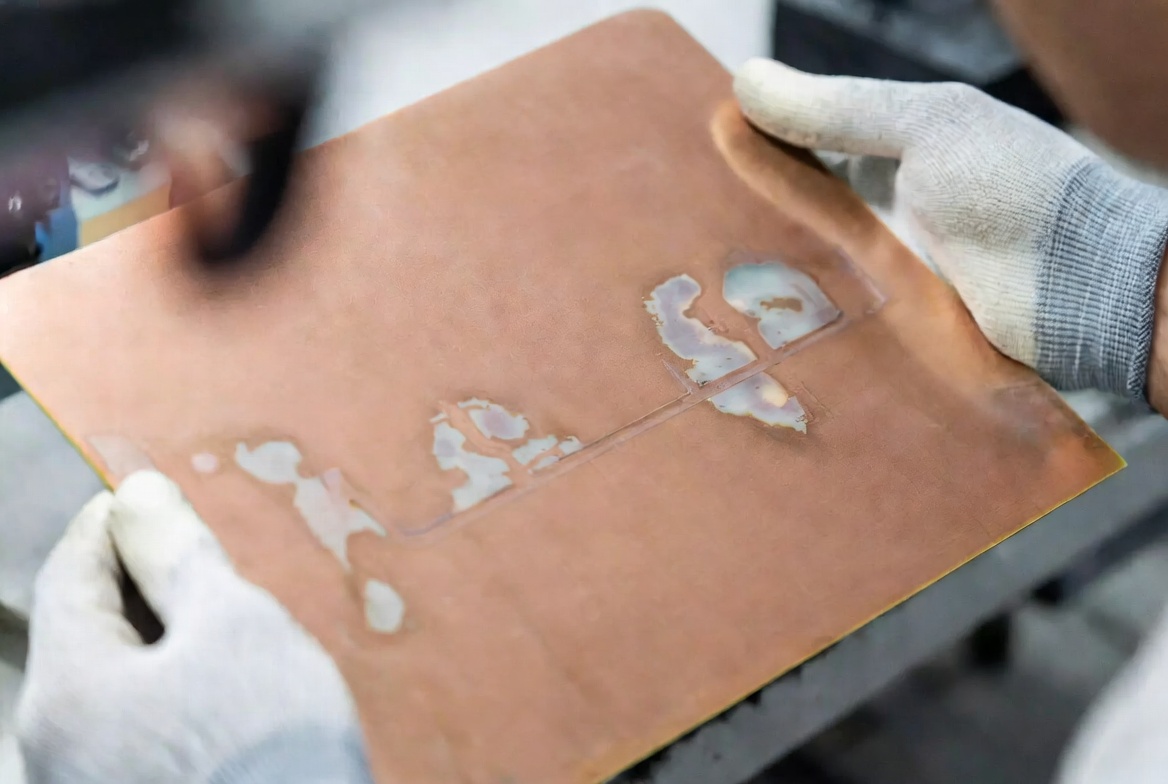 半固化片压合后白斑成因全解：工艺优化与质量管控指南